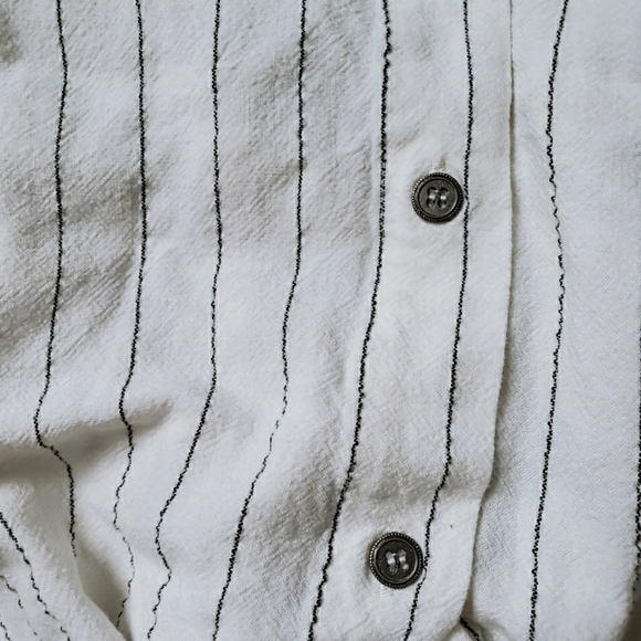 Button up top - Picture 4 of 4